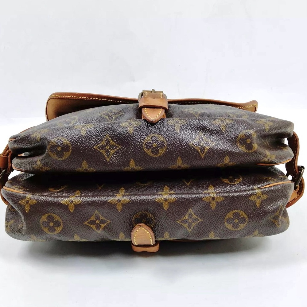 ๐๐๐ฏ Louis Vuitton Crossbody Saumur 30 Brown Monogram AR8907 - Picture 4 of 8